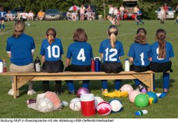 Fussballteam auf Auswechselbank